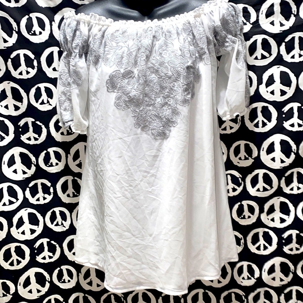 FOR LOVE OR LEMONS FLORAL WHITE/GREY CHIFFON BLOUSE SZ XS